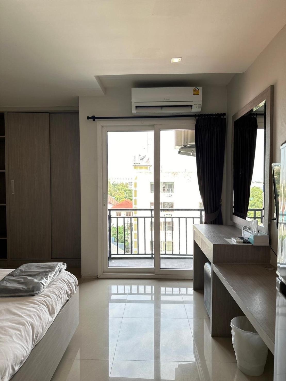Db Plus 2 Bangkok Buitenkant foto
